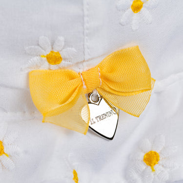 Cappello corolla con lacci e margherite