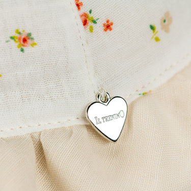 Cappello corolla con fiori