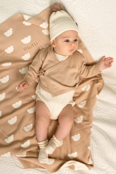 Heart warmer with laces