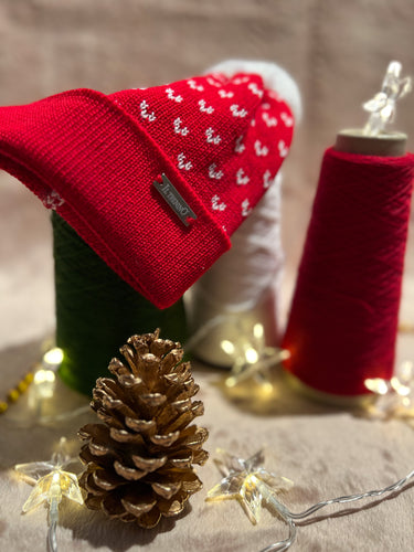 Berretto in lana merinos CUORI e POMPON IN LANA