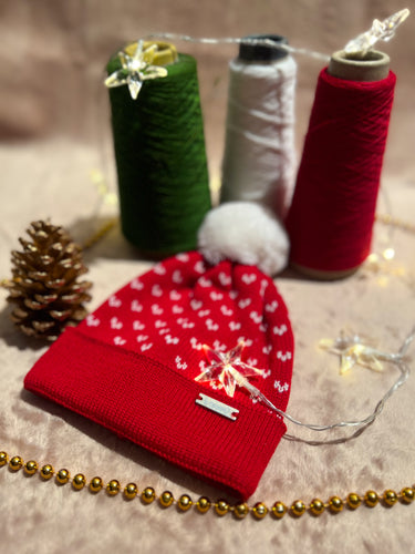 Berretto in lana merinos CUORI e POMPON IN LANA